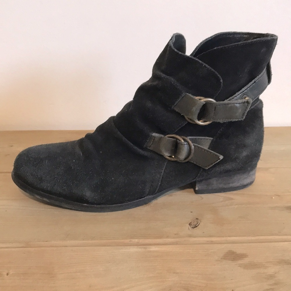 Skechers Suede Ankle Bootie Womens Double Buckle Flat Heels size 7.5 black